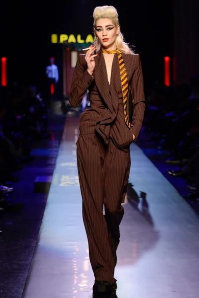 Look 17